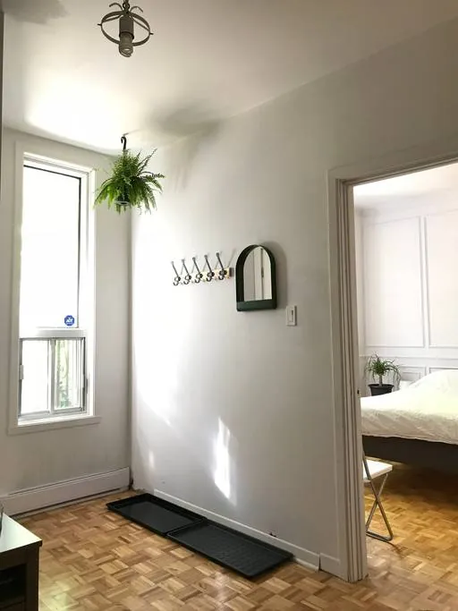 Le Bohème 3 · Ch 1 – Furnished room in a shared apartment, Plateau-Mont-Royal (photo 2)
