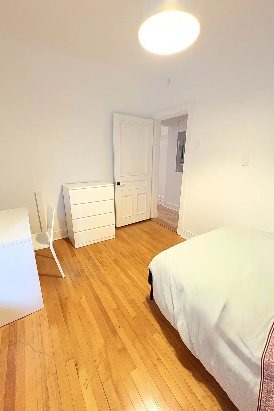 Le Givre 2 · Ch 4 – Chambre meublée en colocation, Plateau-Mont-Royal (photo 3)