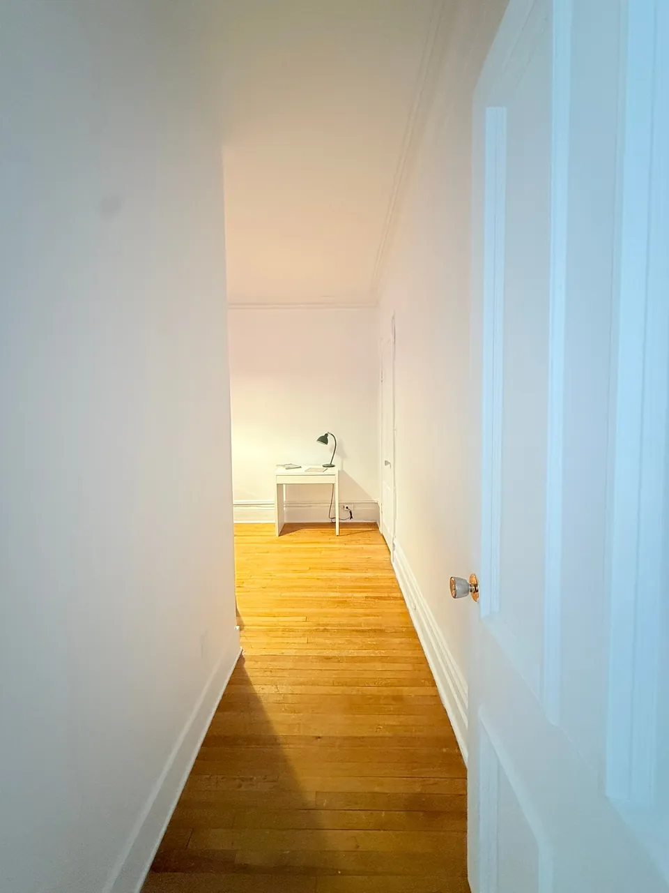 Le Givre 2 · Ch 6 – Furnished room in a shared apartment, Plateau-Mont-Royal (photo 2)