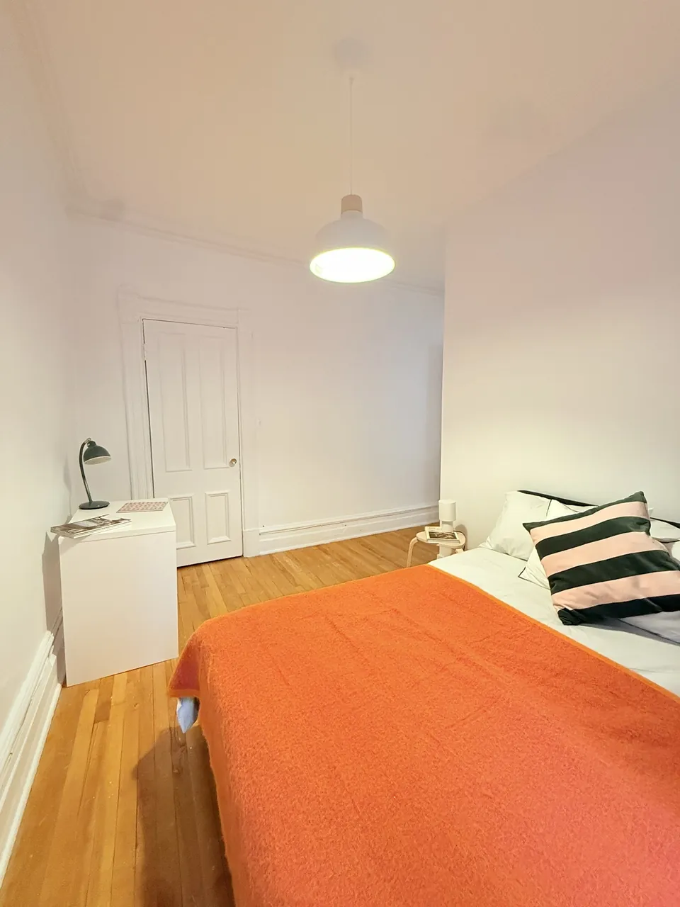 Le Givre 2 · Ch 6 – Furnished room in a shared apartment, Plateau-Mont-Royal (photo 3)