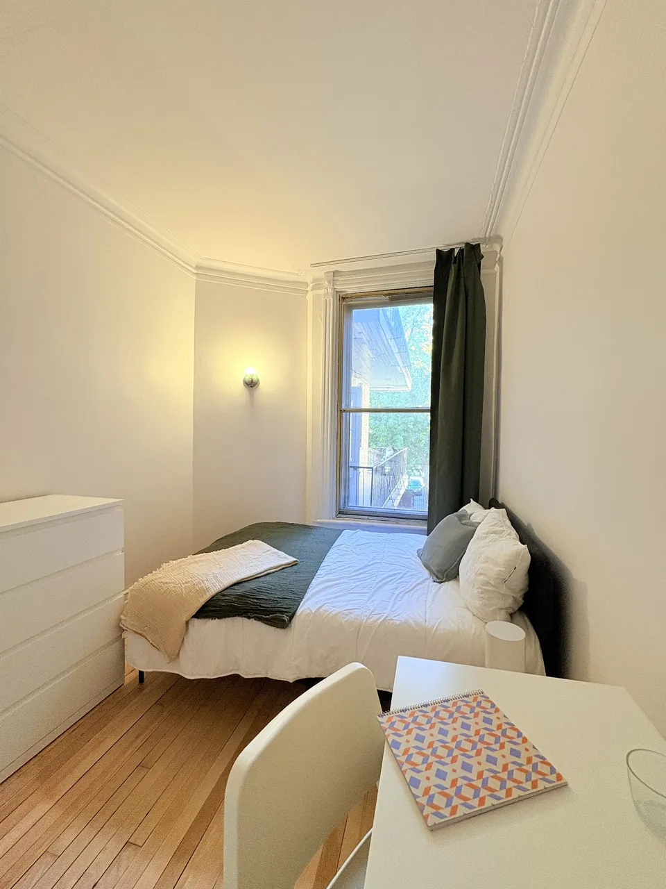 Le Givre 6 · Ch 2 – Furnished room in a shared apartment, Plateau-Mont-Royal (photo 2)