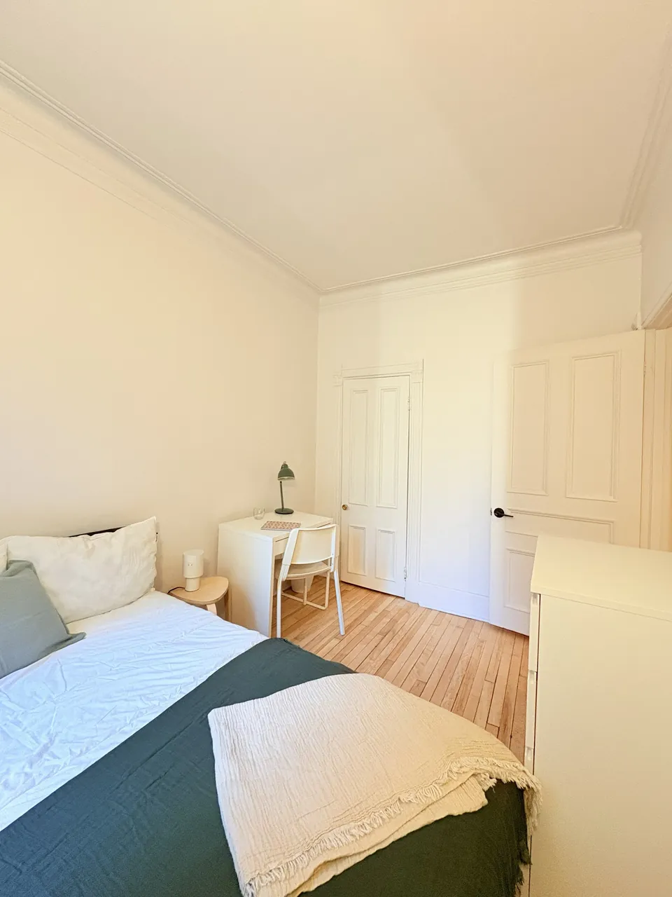 Le Givre 6 · Ch 2 – Furnished room in a shared apartment, Plateau-Mont-Royal (photo 3)