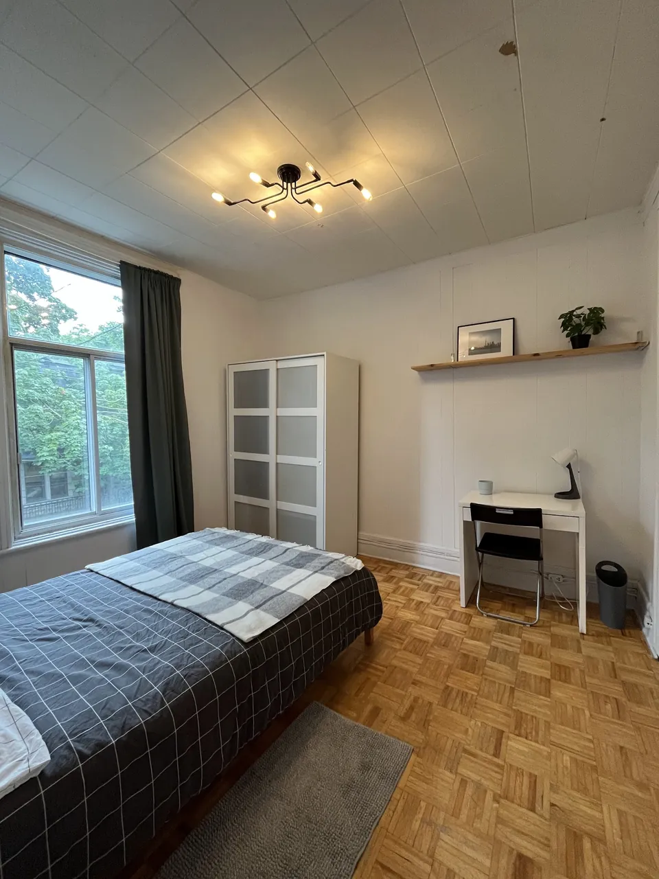 Le Laurier 3 · Ch 1 – Chambre meublée en colocation, Plateau-Mont-Royal (photo 3)