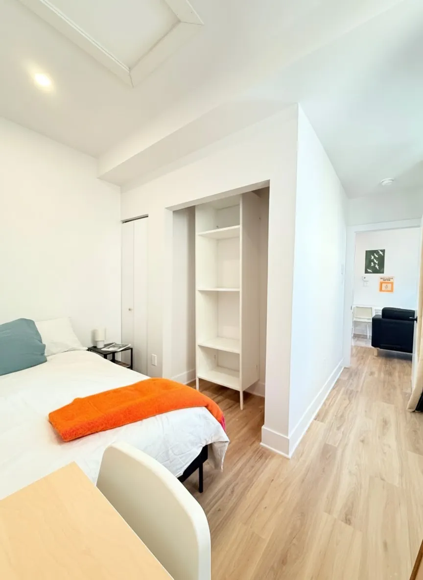 Le Tilleul 4 · Ch 3 – Furnished room in a shared apartment, Plateau-Mont-Royal (photo 3)